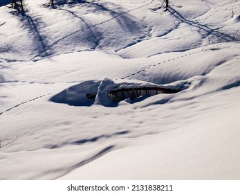Valle Bedretto, Schweiz: schneebedecktes Winterpanorama des Tals.