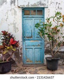 VALLE GRAN REY, LA GOMERA, CANARY ISLANDS: The town with the hamlet of La Calera - picturesque old doors