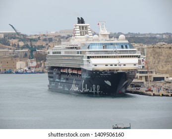 Imágenes Fotos De Stock Y Vectores Sobre Transportschiff