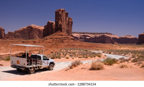 Мonument Valley Navajo Tribal Park, UT / USA - July 29, 2018: Tourist Truck Parked Nearby Attraction Point On The Landmark Tour In Monument Valley