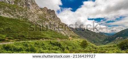 Valley of Sobra  Mountain Range at  Picos de Europa National Park  Asturias  Spain  Europe Foto stock © 