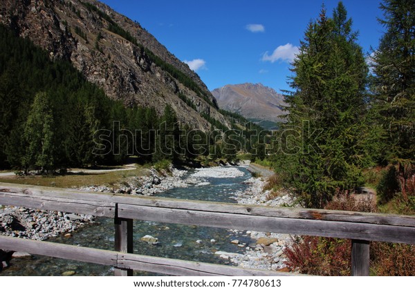 Стоковая Фотография «Valnontey Torrent Cogne Gran Paradiso.