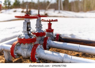 Valve Pipeline  Transport Oil Through A System Of Pipes. Oil Plant Power Texas. Equipment For Oilfield Technology Transportation Of A Liquid Or Gas Through A System Of Pipes.