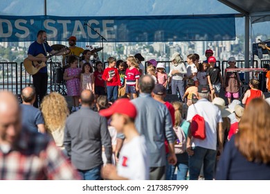 Vancouver, BC, Canada, 7 01 2022, The Crowd Near Kids Stage Event During The Canada Day Celebrations In Downtown