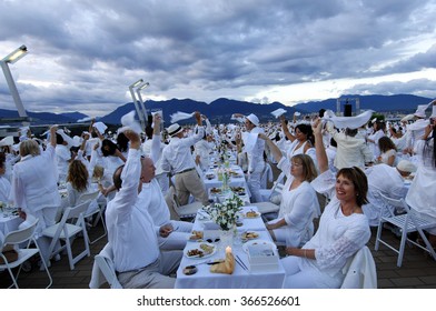 VANCOUVER, CANADA - AUGUST 30, 2012: More Than 1200 People, All Dressed Only In White, Gathered For A Flash Mob Picnic Dinner Event 