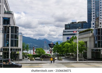 VANCOUVER, CANADA - MAY 15, 2021: People Walk Across The Street In Vancouver City Center.