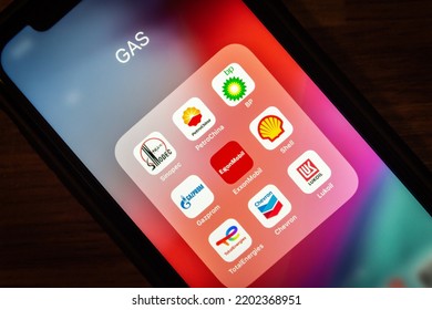 Vancouver, CANADA - Sep 3 2022 : Popular Gas Company Icons On IPhone In Dark Mood. Sinopec, PetroChina, BP Plc, Gazprom, ExxonMobil, Shell Plc, TotalEnergies, Chevron Corporation And Lukoil.