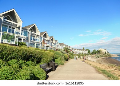 Vancouver, WA, USA - June 24, 2018: Columbia River Reneissance Trail Connects Esther Short Park In Downtown Vancouver With Wintler Park Along A Paved Five-mile Long Riverfront Trail