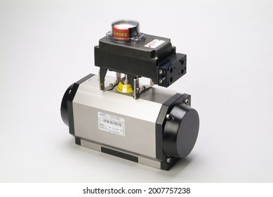 VANDALIA, UNITED STATES - Mar 14, 2009: A Closeup Shot Of An Air-powered Rotary Actuator In A Studio