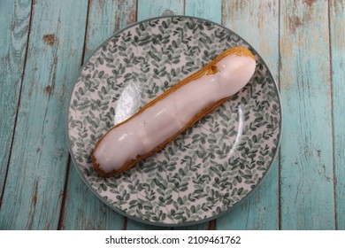 Vanilla Eclair On A Plate