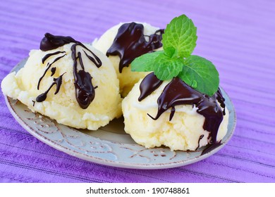 Vanilla ice cream with chocolate and mint.