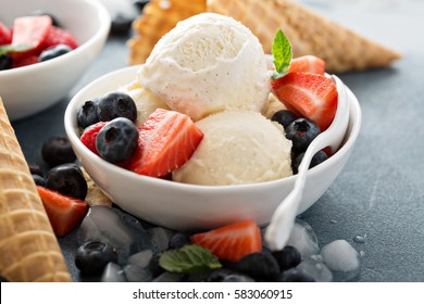 Vanilla ice cream with fresh strawberries and blueberry.
