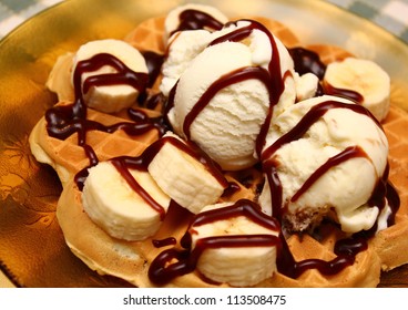 vanilla ice cream waffle with bananas