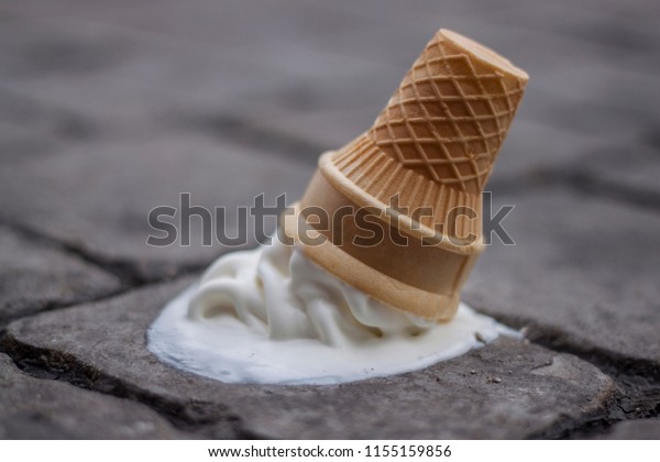 vanilla-milk-ice-cream-fall-600w-1155159856.jpg
