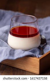 Vanilla Panna Cotta With Caramel Sause