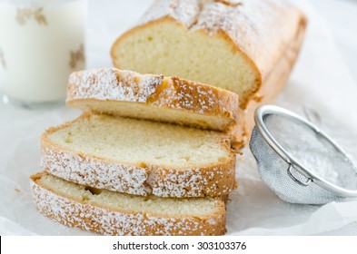 Vanilla pound cake slices