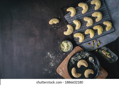 Vanille Kipferl Cookies Top Down With Copy Space