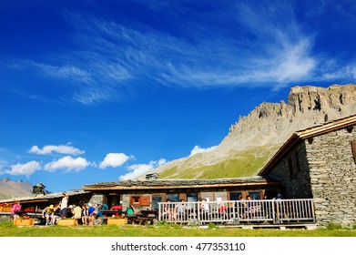 Bilder Stockfotos Und Vektorgrafiken Berghutte Essen Shutterstock