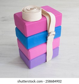 Varicoloured Yoga Props Blocks With  Buttoned Strap