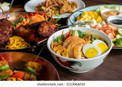 Varieties of Malaysian Local Signature Delight and Delicacies.