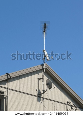 A variety of antennas are mounted on the building's exterior wall.
These antennas are necessary to receive most TV channels in Japan.
parabolic antenna for satellite broadcasts and Yagi antenna .