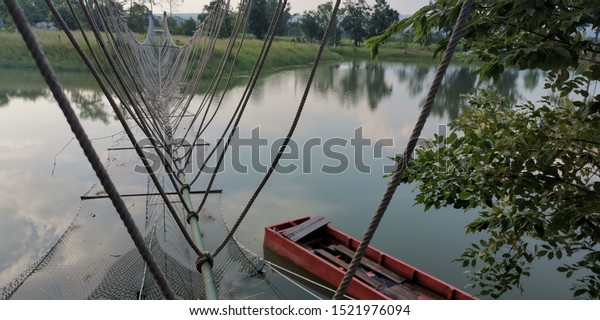 Various components in the water source,\
there are boats, rope bridges and beautiful\
trees