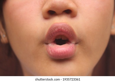 natural lips photography