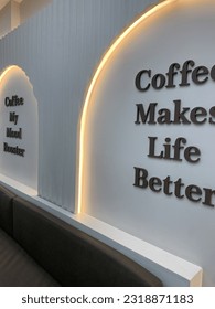 various kinds of objects in cafes and restaurants