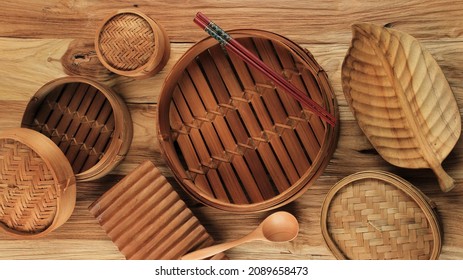 Various Size Of Traditional Asian Kitchen Utensil Bamboo Steamer Set Over  Wooden Background. Top View, Flat Lay. Copy Space For Text.