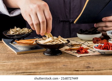 Various Traditional Chinese Medicine.Chinese Translation：Short Sentences Describing The Benefits Of Traditional Chinese Medicine