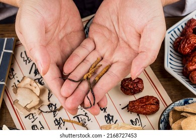 Various Traditional Chinese Medicine.Chinese Translation：Short Sentences Describing The Benefits Of Traditional Chinese Medicine