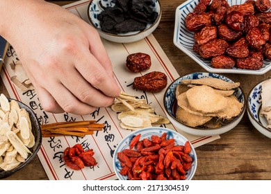 Various Traditional Chinese Medicine.Chinese Translation：Short Sentences Describing The Benefits Of Traditional Chinese Medicine