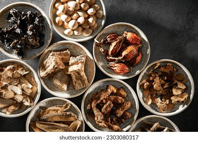 various types of medicinal herbs
