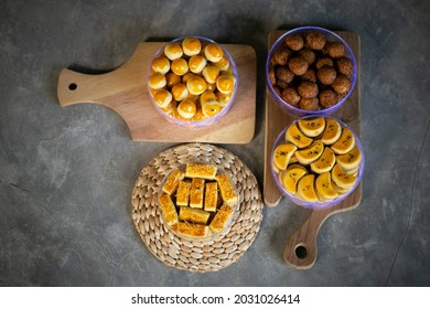 Various types of pastries to celebrate Eid al-Fitr or hari raya idul fitri. Namely, nastar, castangle, snow princess cake and bean cake.