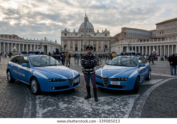 VATICAN CITY, 14 november 2015 - Enhanced security\
in Rome after the terrorist attacks in Paris.  The city is\
preparing to welcome the pilgrims for the jubilee desired by Pope,\
increasing police check