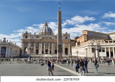 VATICAN CITY, VATICAN - OCTOBER 31: Saint Peter's Square views. Benedicto XVI announces his resignation,that will be effective on  February 28. On October 31, 2014 in Vatican City, Vatican. 