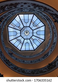 Vatican, Rome / Italy - Jan 3, 2020: Teto sobre the Bramante Staircase of Vatican Museums. The ceiling is above the double helix staircase that is a famous travel destination of Vatican and Roma.