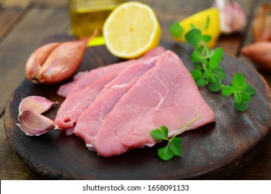 
Veal escalope with shallots and parsley