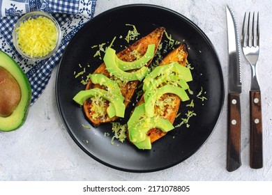 Vegan Baked Sweet Potato With Avocado