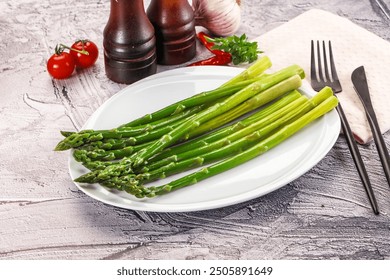 Vegan cuisine - Boiled asparagus with olive oil