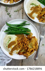 Vegan Keto Chick’n With Cauliflower Mash, String Beans & Mushroom Gravy