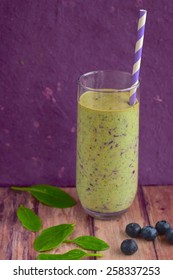 Vegan Spinach Blueberry Smoothie