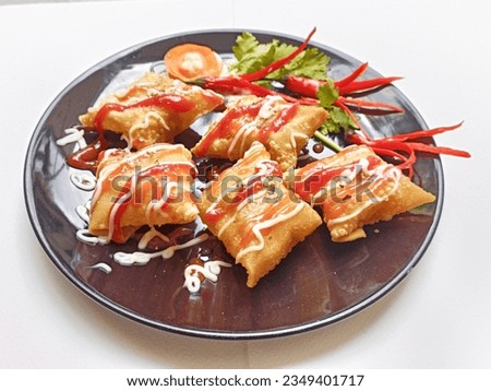 Vegetable dumpling, fried crispy with sauce.