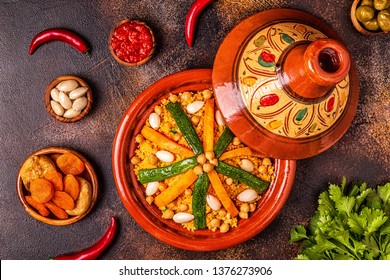 الطبخ المغربي الطحين المغربي Vegetable-tagine-almond-chickpea-couscous-260nw-1376273906