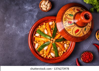 الطبخ المغربي الطحين المغربي Vegetable-tagine-almond-chickpea-couscous-260nw-1376273978