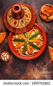 الطبخ المغربي الطحين المغربي Vegetable-tagine-almond-chickpea-couscous-260nw-1499761862