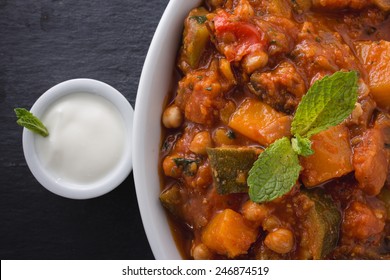 الطبخ المغربي الطحين المغربي Vegetable-tagine-yogurt-mint-260nw-246874519