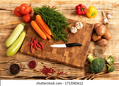 Gemüse und Grün auf Holzbrett