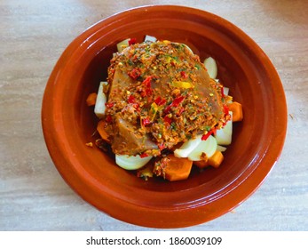 الطبخ المغربي الطحين المغربي Vegetables-meat-tajine-pot-260nw-1860039109