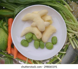 Vegetables Of Thailand : Young Ginger, Baby Carrots, Twisted Cluster Bean, Coriander, Cucumber